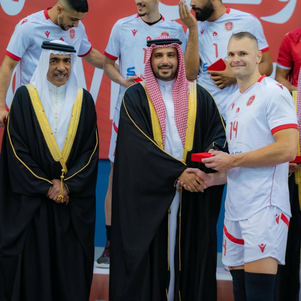 نيابةً عن ولي العهد رئيس الوزراء.. محمد بن سلمان يتوج المحرق بكأس سمو ولي العهد للكرة الطائرة