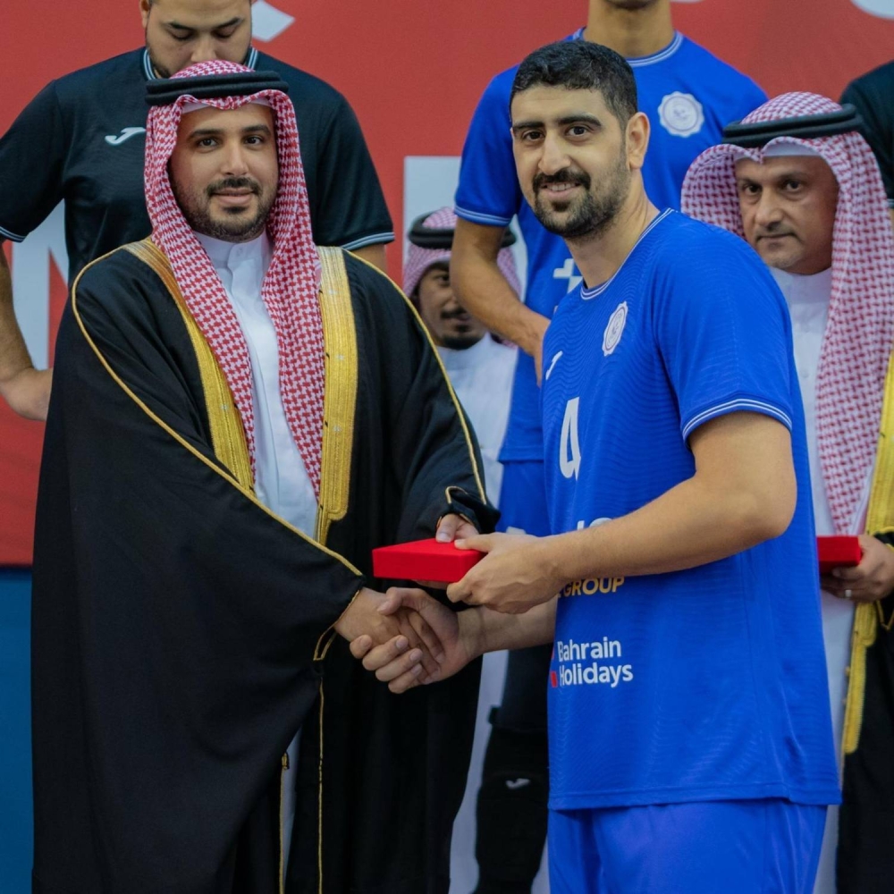 نيابةً عن ولي العهد رئيس الوزراء.. محمد بن سلمان يتوج المحرق بكأس سمو ولي العهد للكرة الطائرة