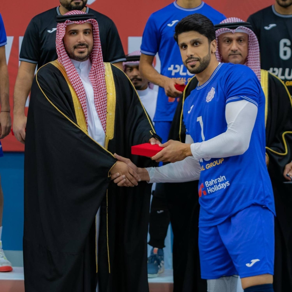 نيابةً عن ولي العهد رئيس الوزراء.. محمد بن سلمان يتوج المحرق بكأس سمو ولي العهد للكرة الطائرة