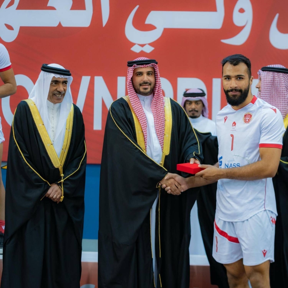 نيابةً عن ولي العهد رئيس الوزراء.. محمد بن سلمان يتوج المحرق بكأس سمو ولي العهد للكرة الطائرة