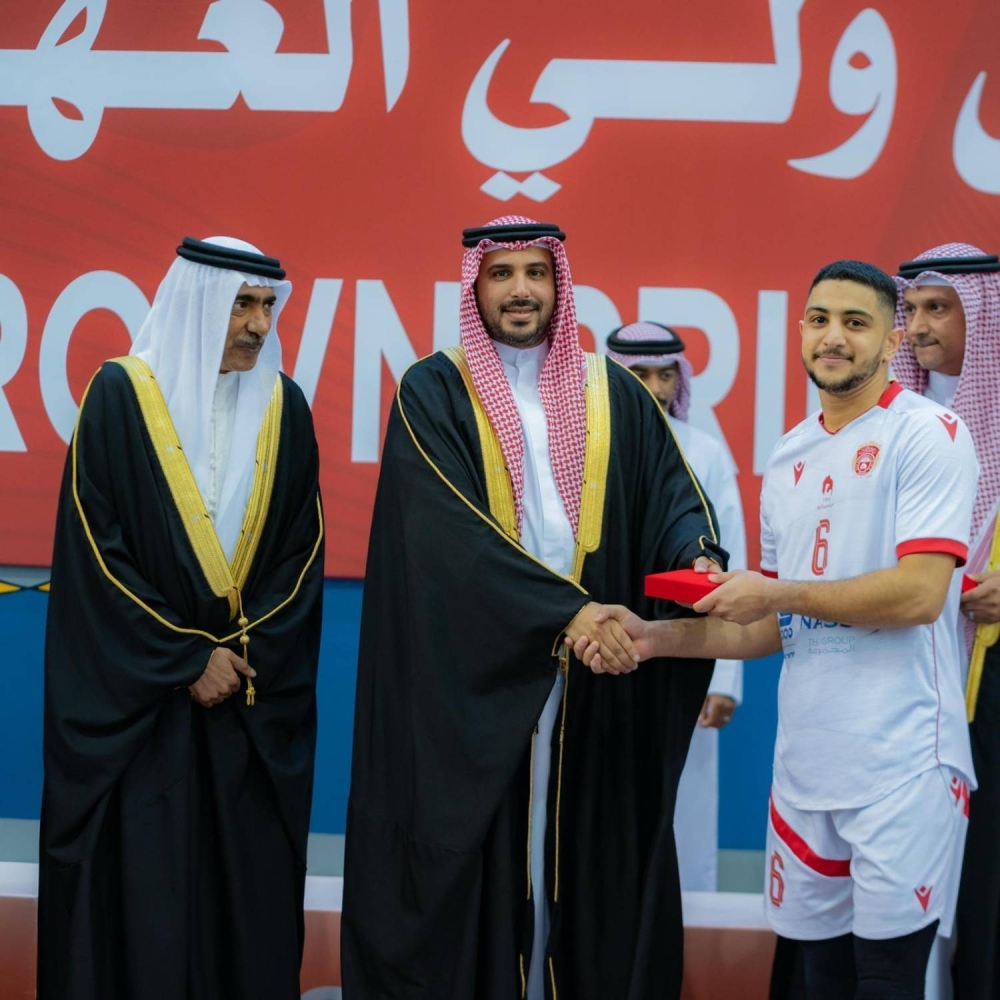 نيابةً عن ولي العهد رئيس الوزراء.. محمد بن سلمان يتوج المحرق بكأس سمو ولي العهد للكرة الطائرة