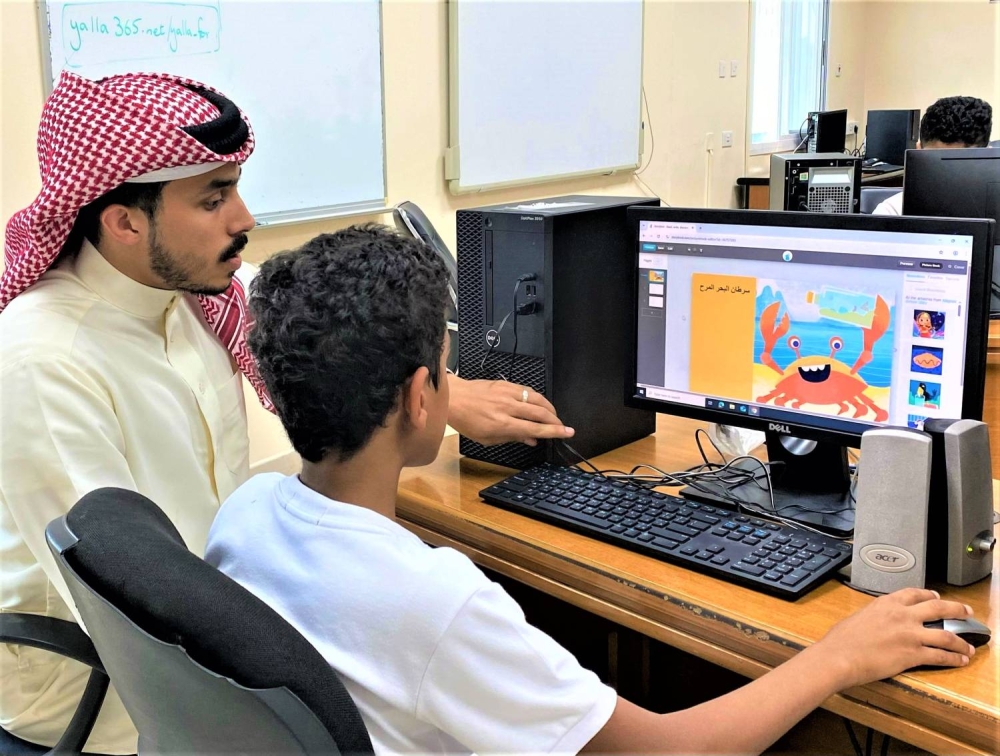 طلاب الأستاذ القطان يؤلفون القصص ويصممونها رقمياً ضمن تطوير اللغة العربية للرابع الابتدائي