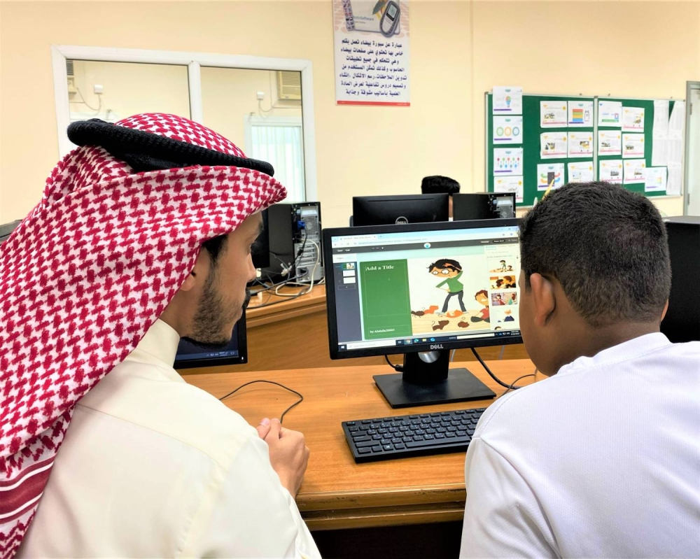 طلاب الأستاذ القطان يؤلفون القصص ويصممونها رقمياً ضمن تطوير اللغة العربية للرابع الابتدائي