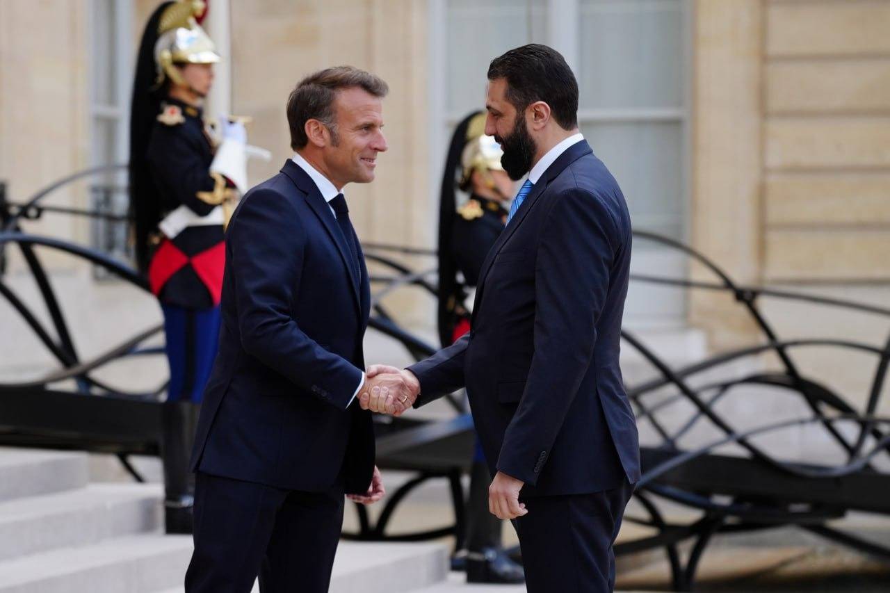 ماكرون يلتقي الرئيس السوري أحمد الشرع في أول زيارة له إلى دولة غربية