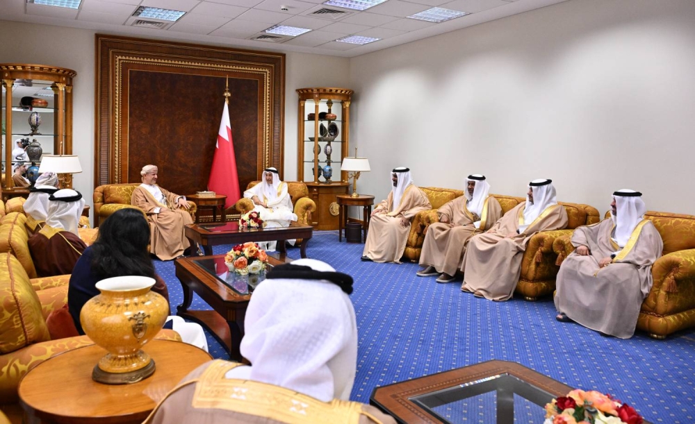 نائب رئيس مجلس الوزراء يلتقي وزير المالية بسلطنة عمان