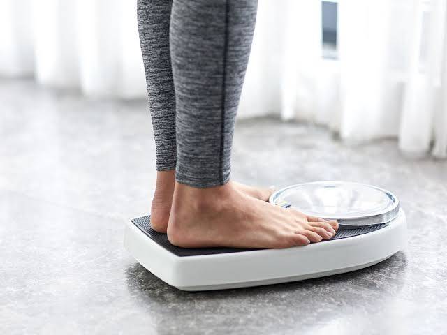 عندما يصبح الحلم كابوسا.. أسباب حالات "ثبات الوزن" ووسائل تجنبها