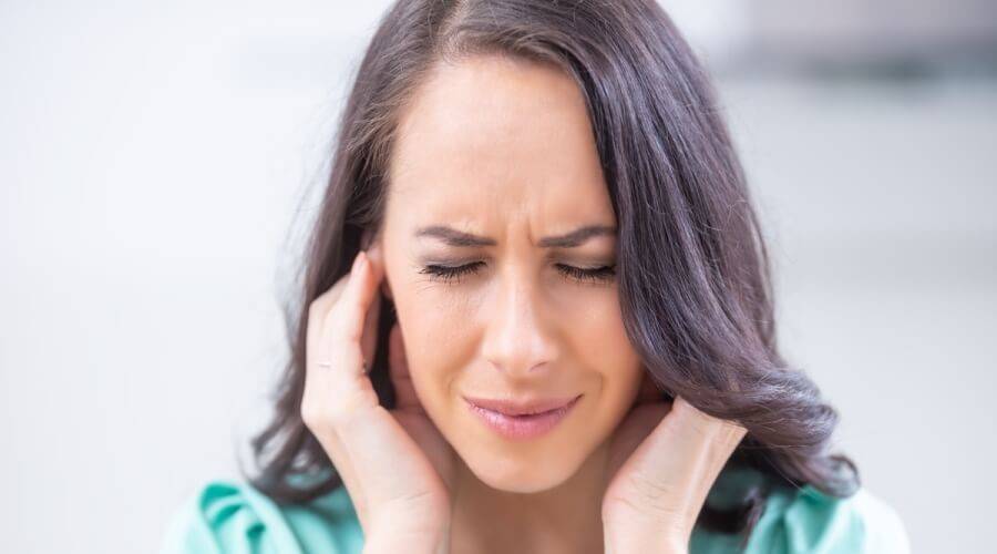 طنين الأذن.. اعرف الأسباب المرضية والعلاجات الطبيعية