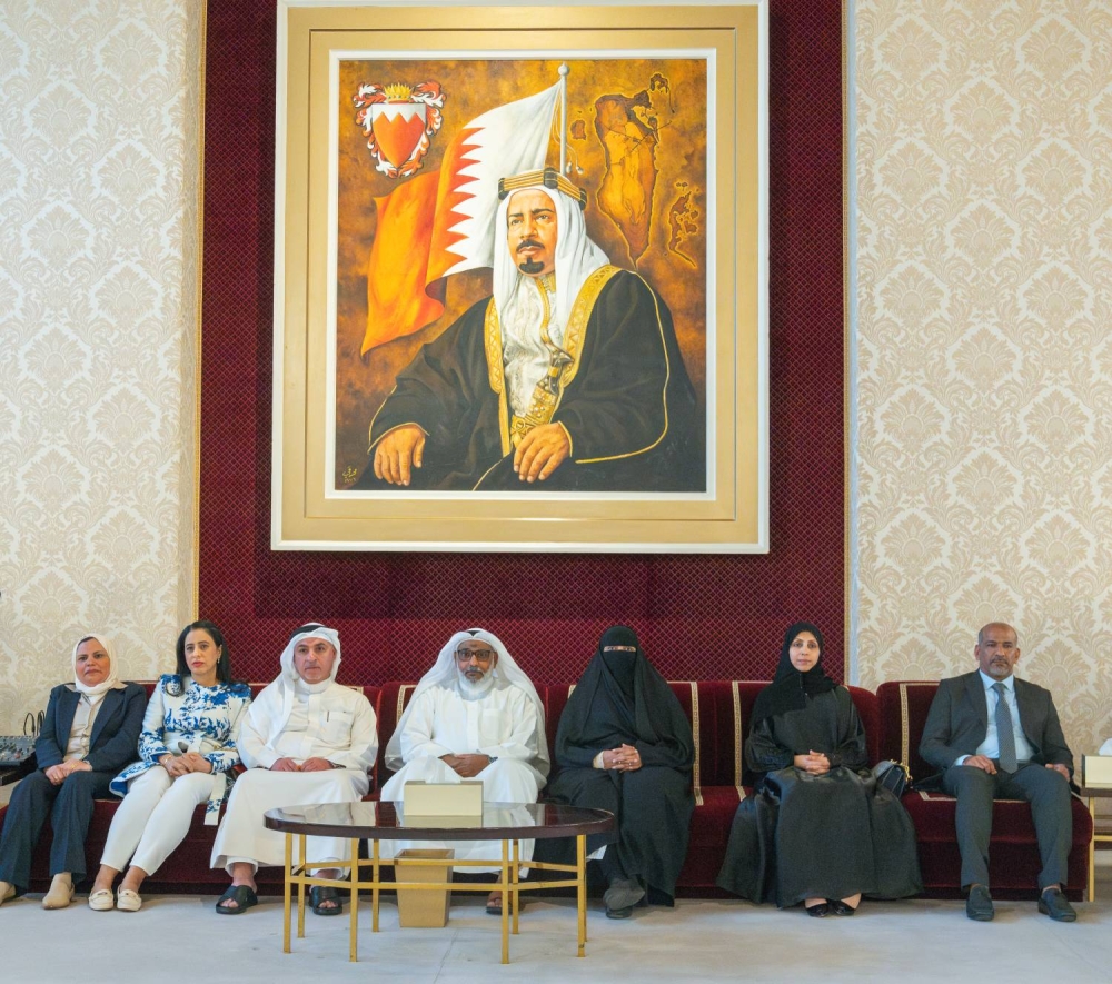 ولي العهد رئيس الوزراء يلتقي طلبة الدفعة الـ26 من برنامج ولي العهد للمنح الدراسية العالمية