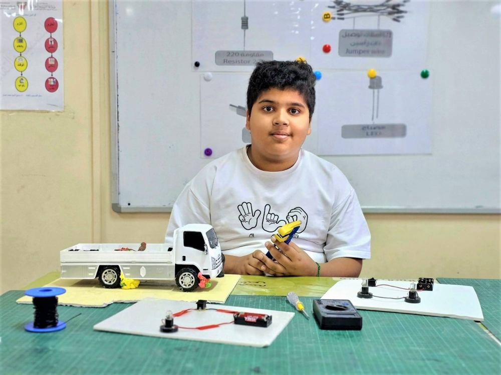 12 طالباً في مدرسة السهلة يتحدثون عن تجربتهم في نادي "المبتكرون"