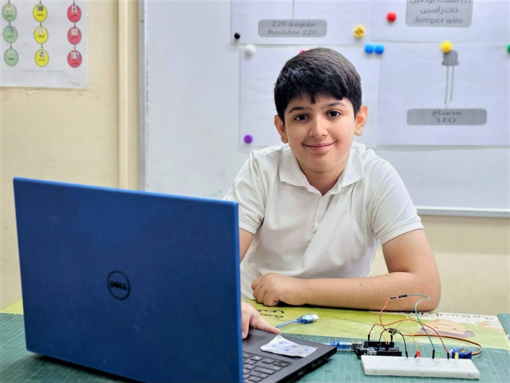 12 طالباً في مدرسة السهلة يتحدثون عن تجربتهم في نادي "المبتكرون"