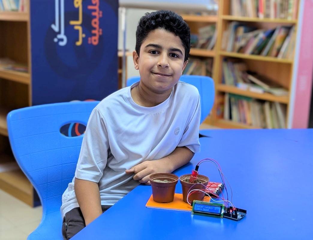 12 طالباً في مدرسة السهلة يتحدثون عن تجربتهم في نادي "المبتكرون"