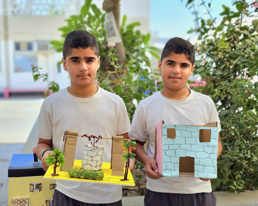 12 طالباً في مدرسة السهلة يتحدثون عن تجربتهم في نادي "المبتكرون"