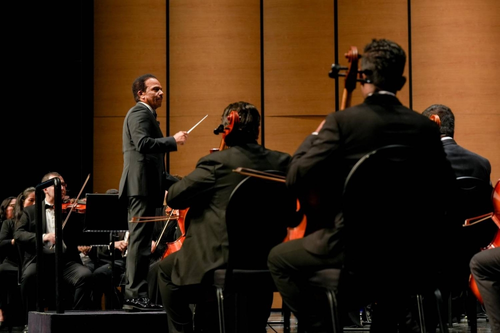 أوركسترا البحرين الفيلهارمونية تحيي حفل "سحر الموسيقى الكلاسيكية" في مسرح البحرين الوطني