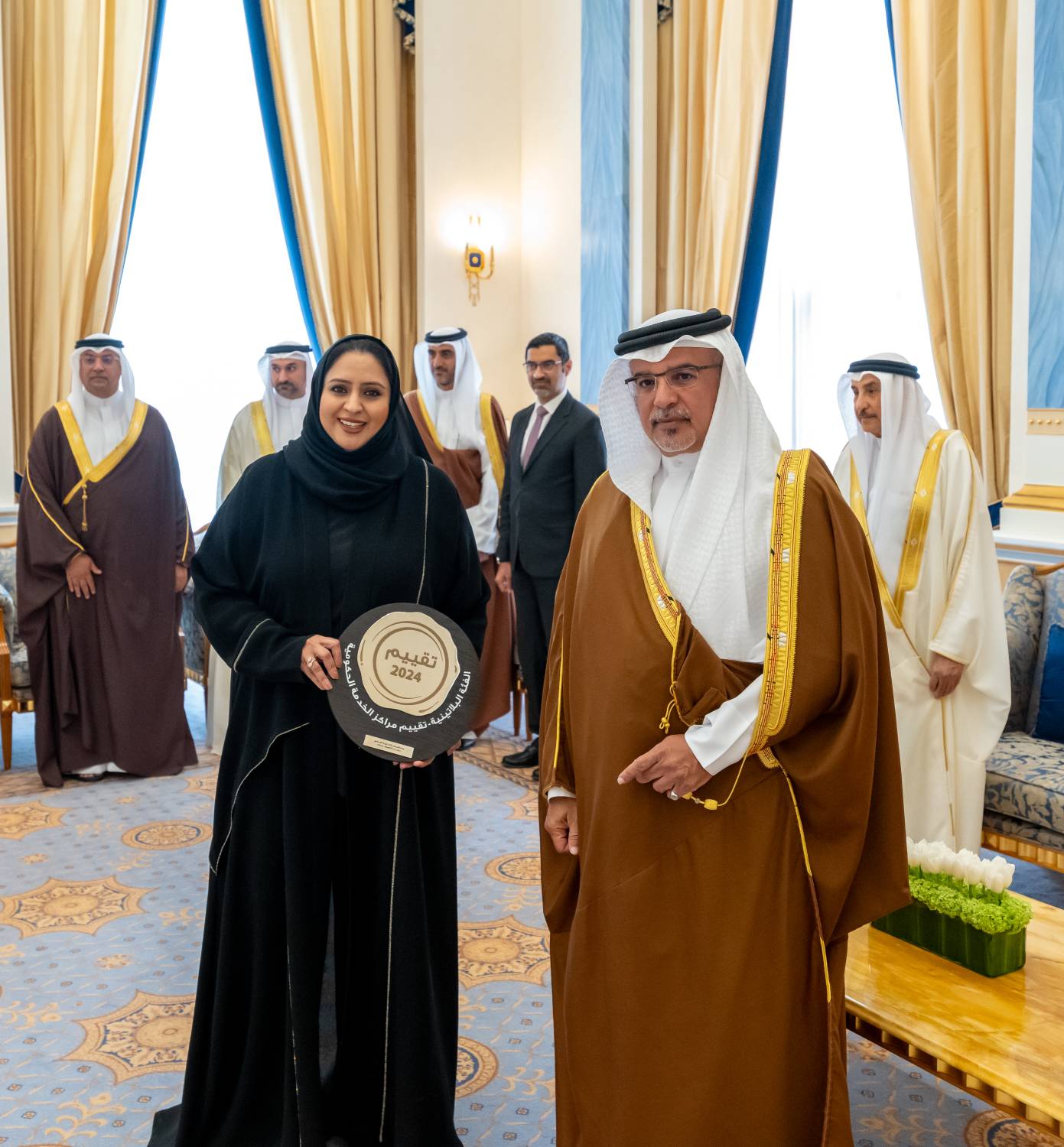 ولي العهد رئيس الوزراء يُكرّم مراكز الخدمة الحكومية الحاصلة على الفئة الذهبية والبلاتينية