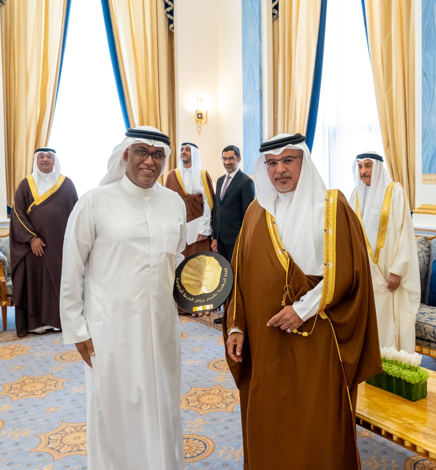 ولي العهد رئيس الوزراء يُكرّم مراكز الخدمة الحكومية الحاصلة على الفئة الذهبية والبلاتينية