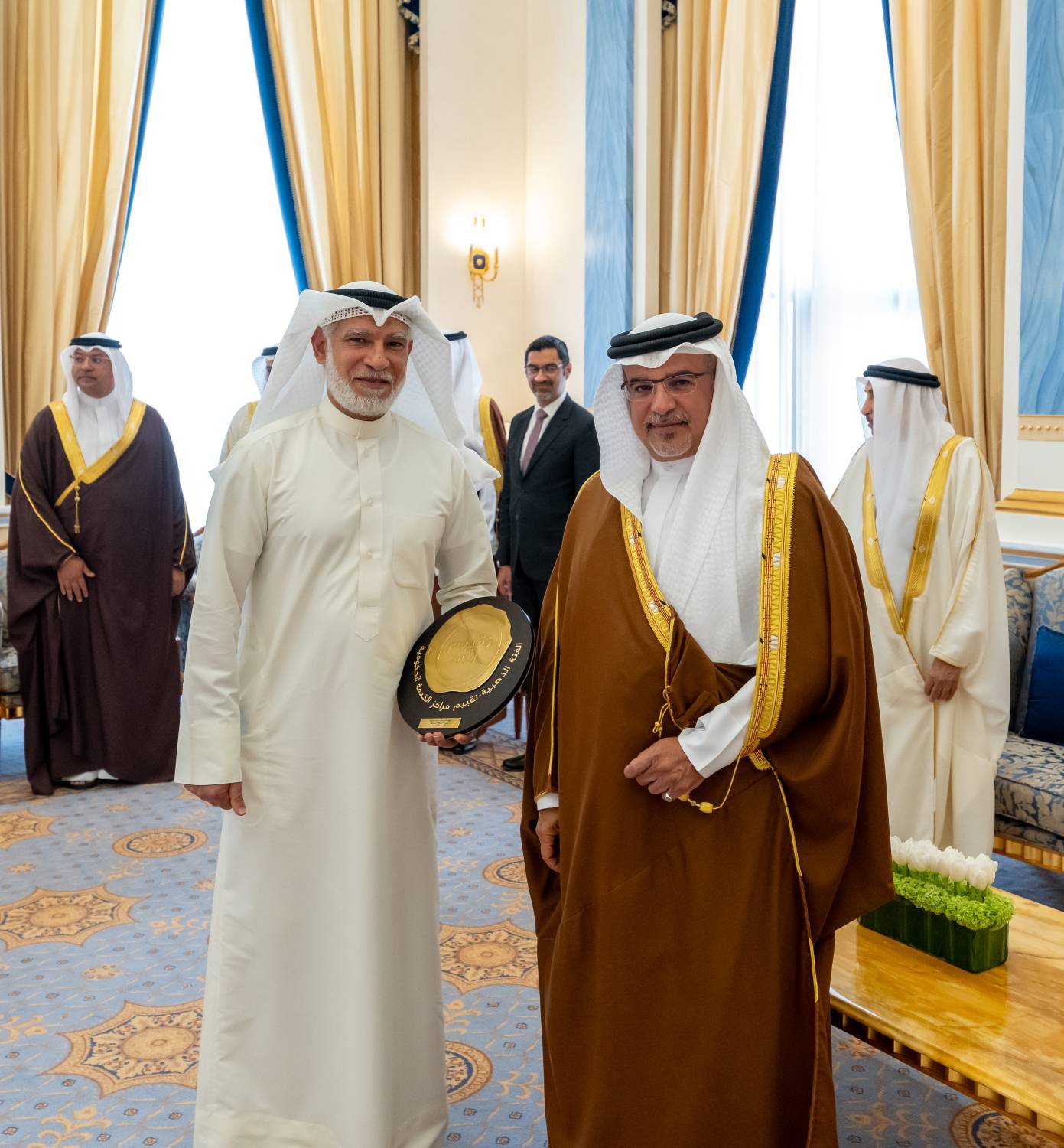 ولي العهد رئيس الوزراء يُكرّم مراكز الخدمة الحكومية الحاصلة على الفئة الذهبية والبلاتينية