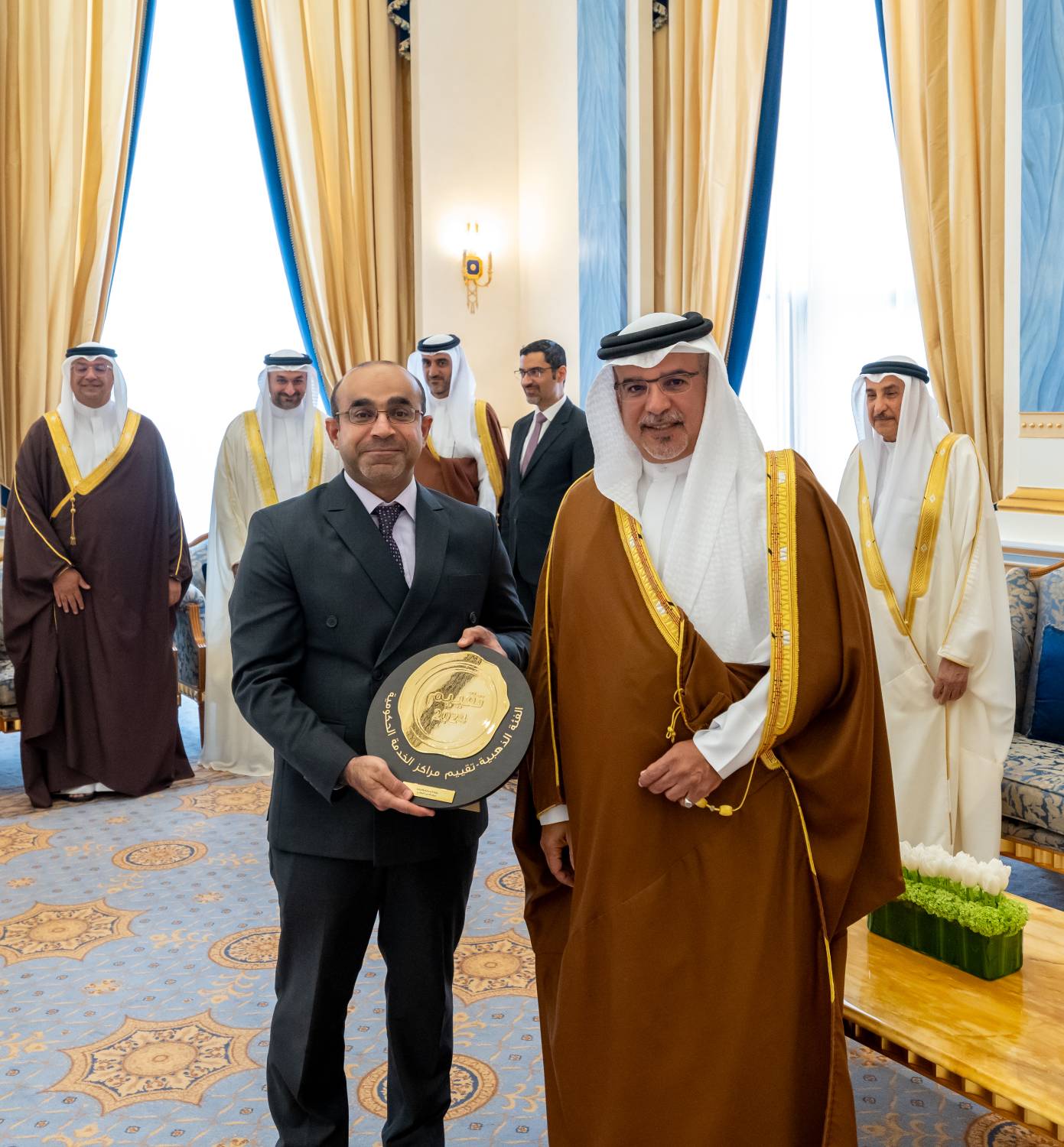 ولي العهد رئيس الوزراء يُكرّم مراكز الخدمة الحكومية الحاصلة على الفئة الذهبية والبلاتينية