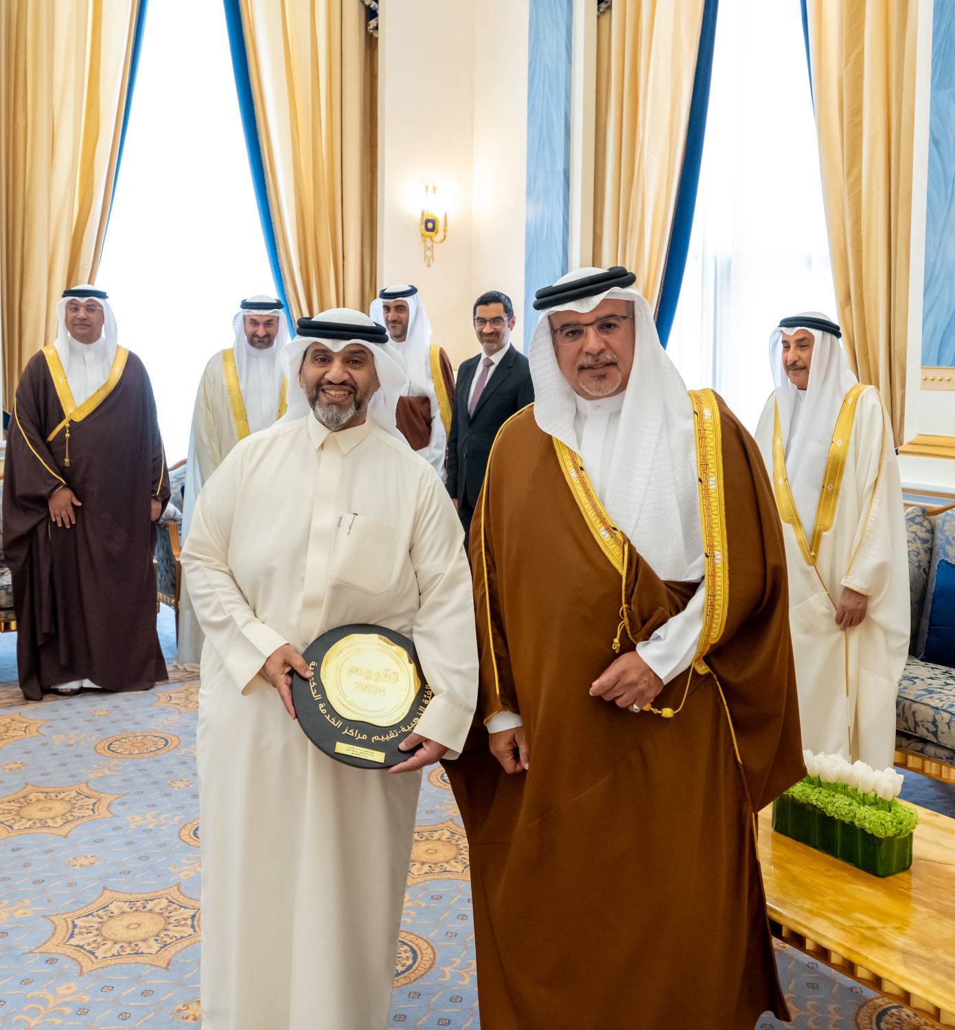 ولي العهد رئيس الوزراء يُكرّم مراكز الخدمة الحكومية الحاصلة على الفئة الذهبية والبلاتينية