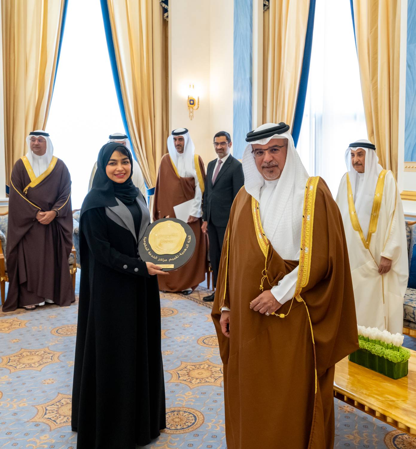 ولي العهد رئيس الوزراء يُكرّم مراكز الخدمة الحكومية الحاصلة على الفئة الذهبية والبلاتينية