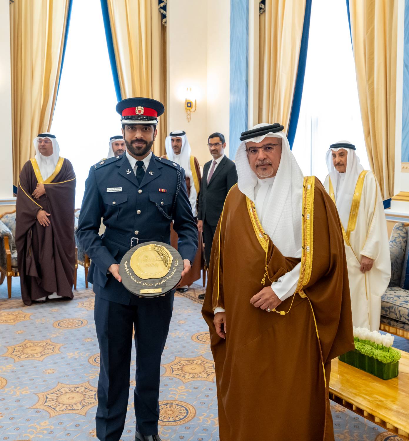 ولي العهد رئيس الوزراء يُكرّم مراكز الخدمة الحكومية الحاصلة على الفئة الذهبية والبلاتينية