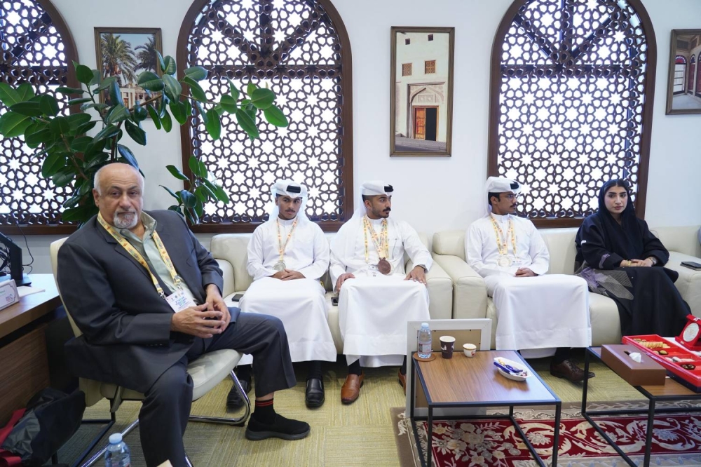 النائب الثاني لرئيس مجلس النواب يستقبل وفداً من مركز تمكين شباب القادسية