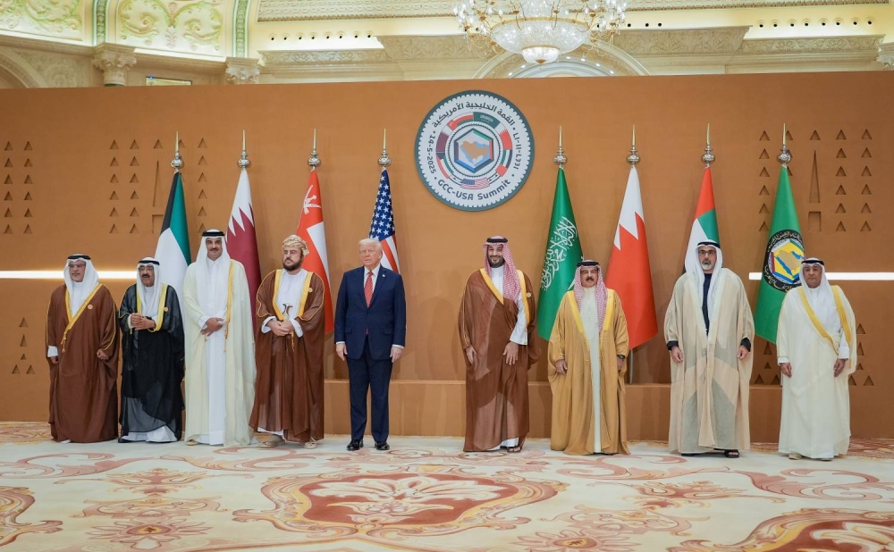 الملك يشارك في القمة الخليجية الأمريكية بالرياض ويؤكد عمق الشراكة الاستراتيجية