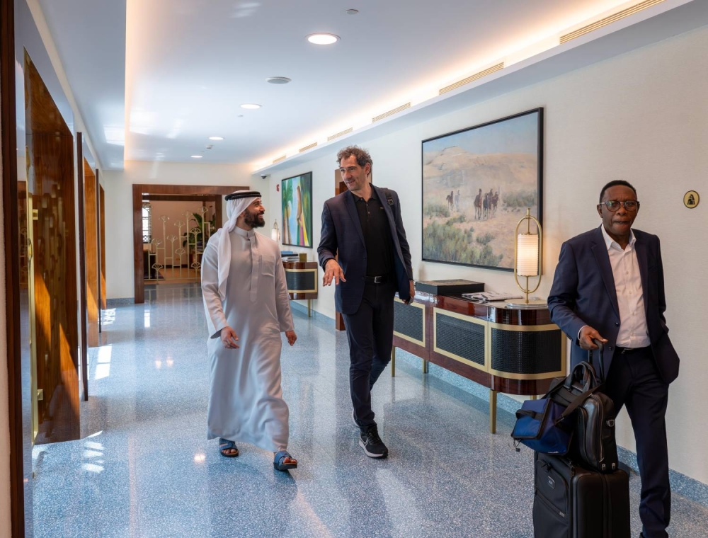 رئيس الاتحاد الدولي لكرة السلة يصل المملكة