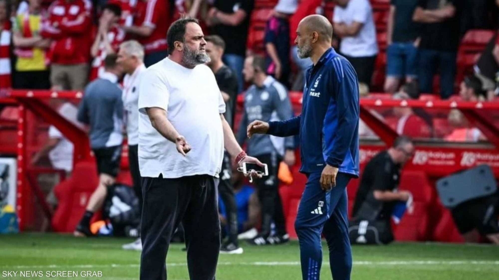 ملياردير يوناني ثروته 5 مليار دولار وهاتفه &laquo;قديم&raquo; من طراز &laquo;آيفون 8&raquo;