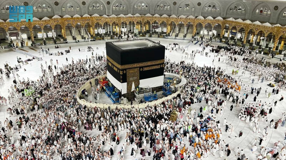 رفع كسوة الكعبة استعداداً لموسم الحج 1446 هـ