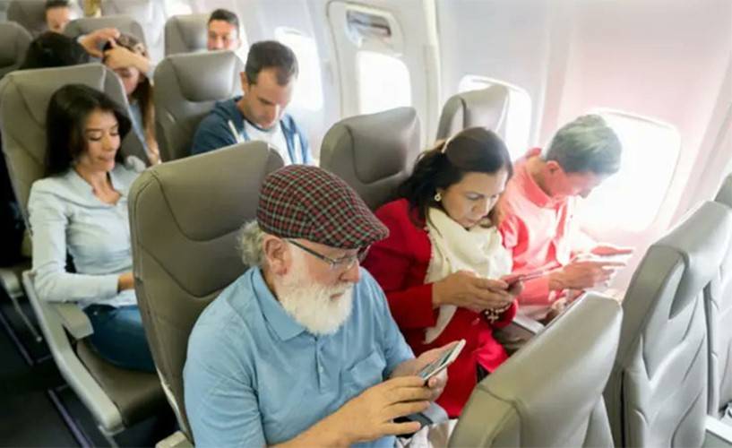 ماذا يحدث عندما لا تضع هاتفك على وضع الطيران؟