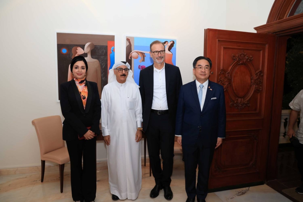 أعمال بحرينية معاصرة تزين مقر إقامة السفير الألماني