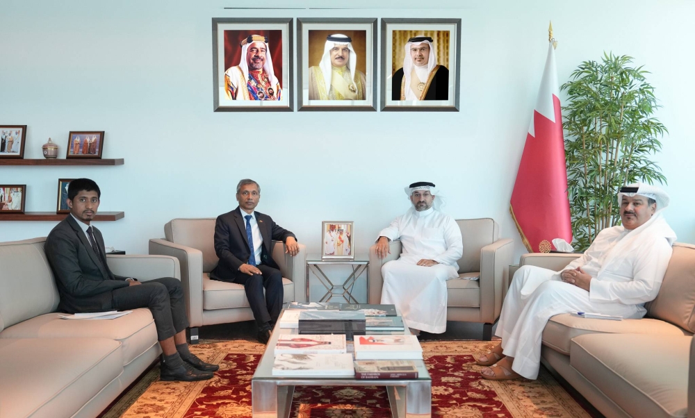 وزير الصناعة يستقبل سفير بنغلاديش لدى البحرين