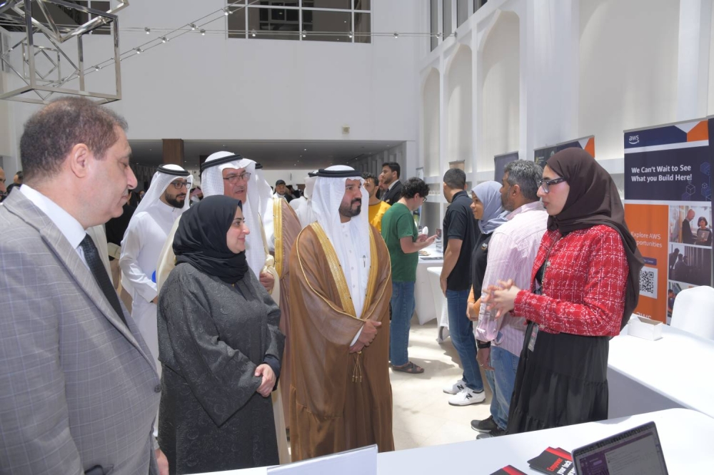 سمو وكيل وزارة العمل يفتتح "يوم المهن" بالجامعة العربية المفتوحة