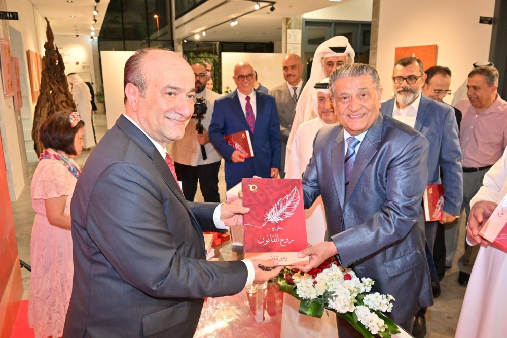 بحضور  رئيس مجلس الشورى &hellip;ووالكاتب زهير توفيقي يدشن كتابه الأول "روح القانون"