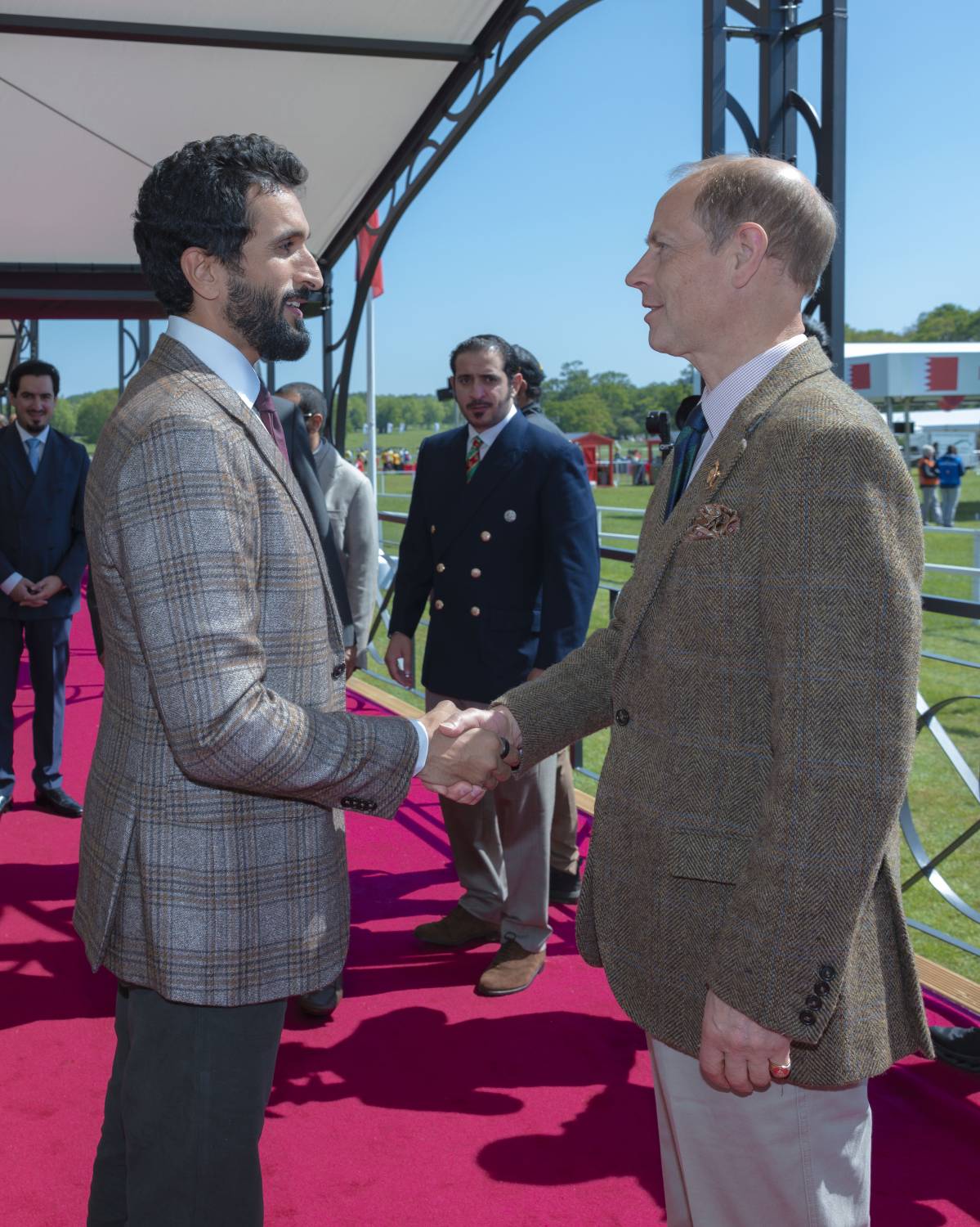 الملك يزور مضمار سباق القدرة بحديقة قلعة ويندسور الكبرى بالمملكة المتحدة ويشهد منافسات سباق القدرة