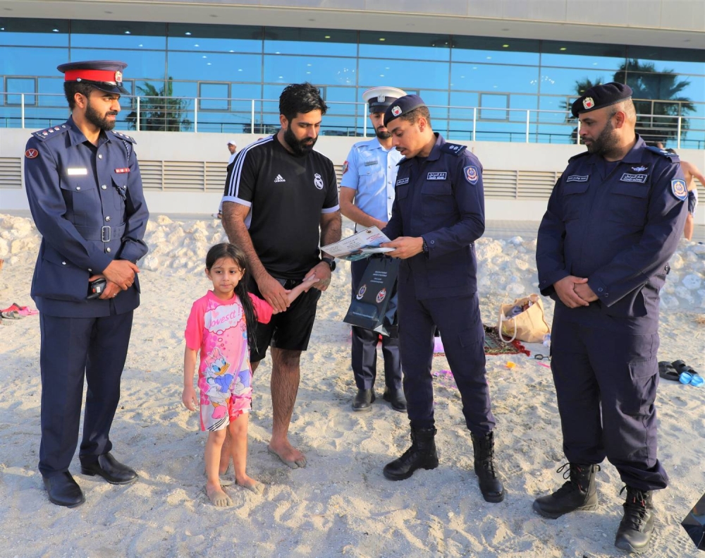 "شرطة المحرق" بالتعاون مع "خفر السواحل" تنظم حملة توعوية على سواحل المحرق