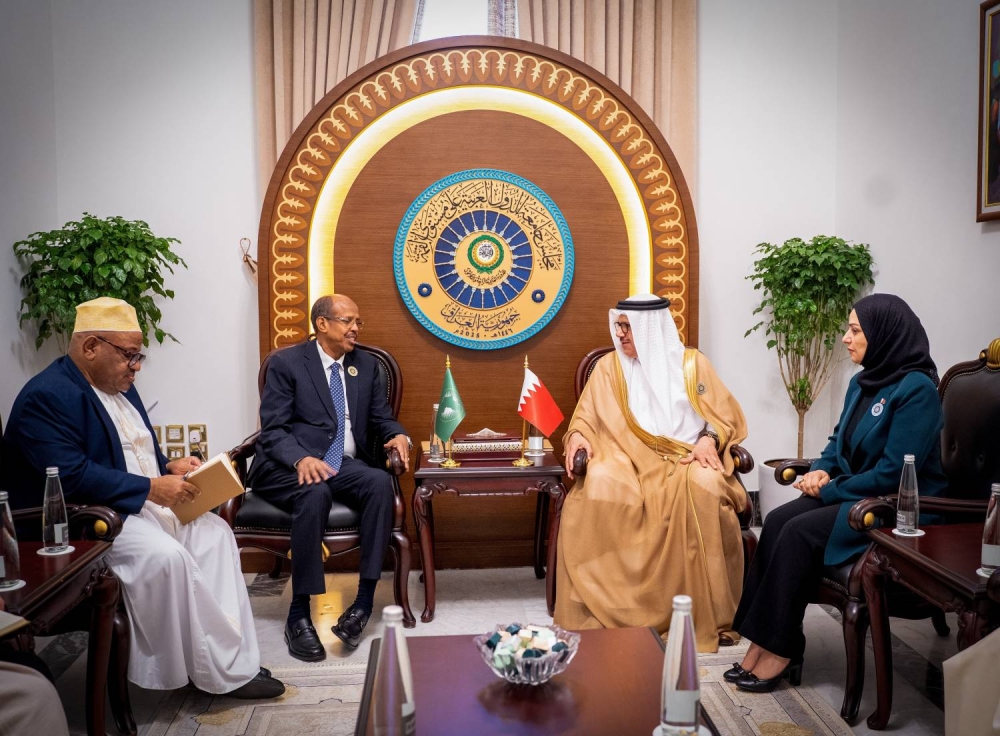 وزير الخارجية يلتقي مع رئيس مفوضية الاتحاد الإفريقي