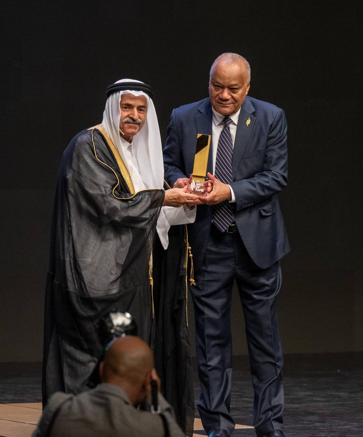 الاتحاد الدولي لكرة السلة يحتفي بأساطير كرة السلة العالمية في حفل تكريم المشاهير 2025 في البحرين