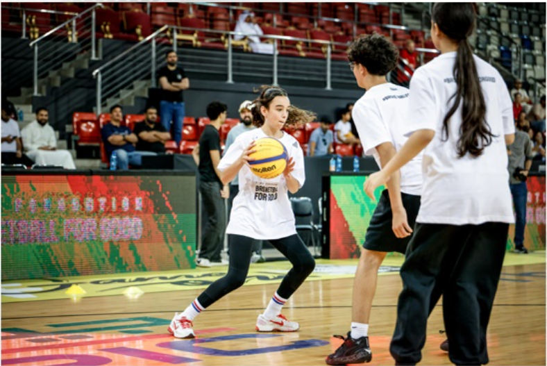 الاتحاد الدولي لكرة السلة ينظم فعالية للأطفال في البحرين على هامش الكونغرس الدولي