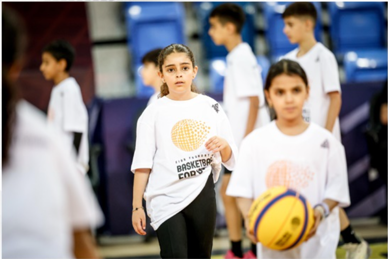 الاتحاد الدولي لكرة السلة ينظم فعالية للأطفال في البحرين على هامش الكونغرس الدولي