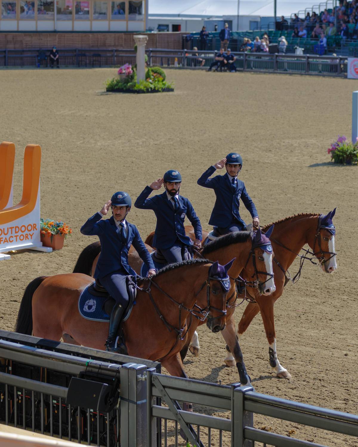 نيابة عن جلالة الملك المعظم.. ناصر بن حمد يشهد ختام مهرجان ويندسور الملكي للفروسية