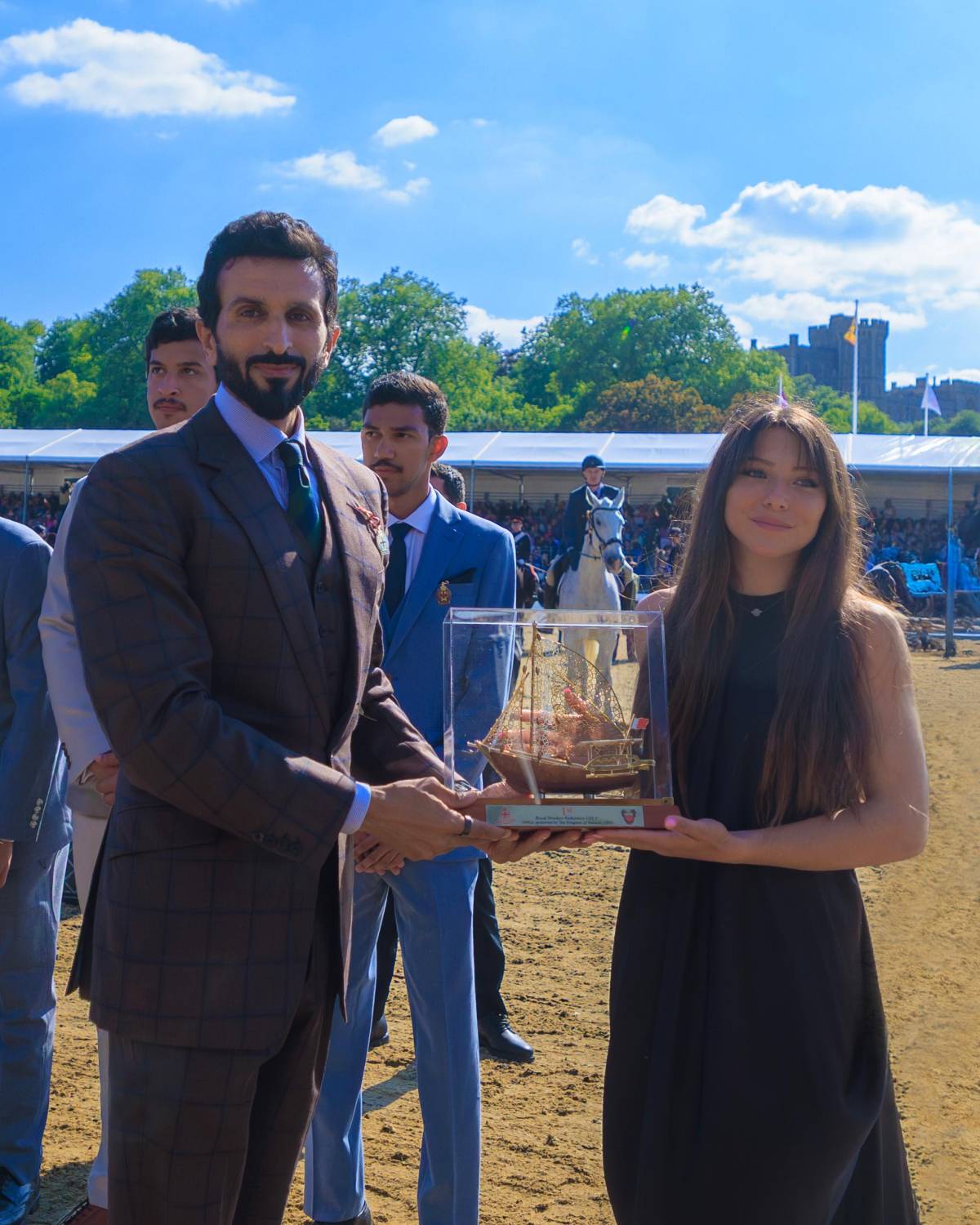 نيابة عن جلالة الملك المعظم.. ناصر بن حمد يشهد ختام مهرجان ويندسور الملكي للفروسية