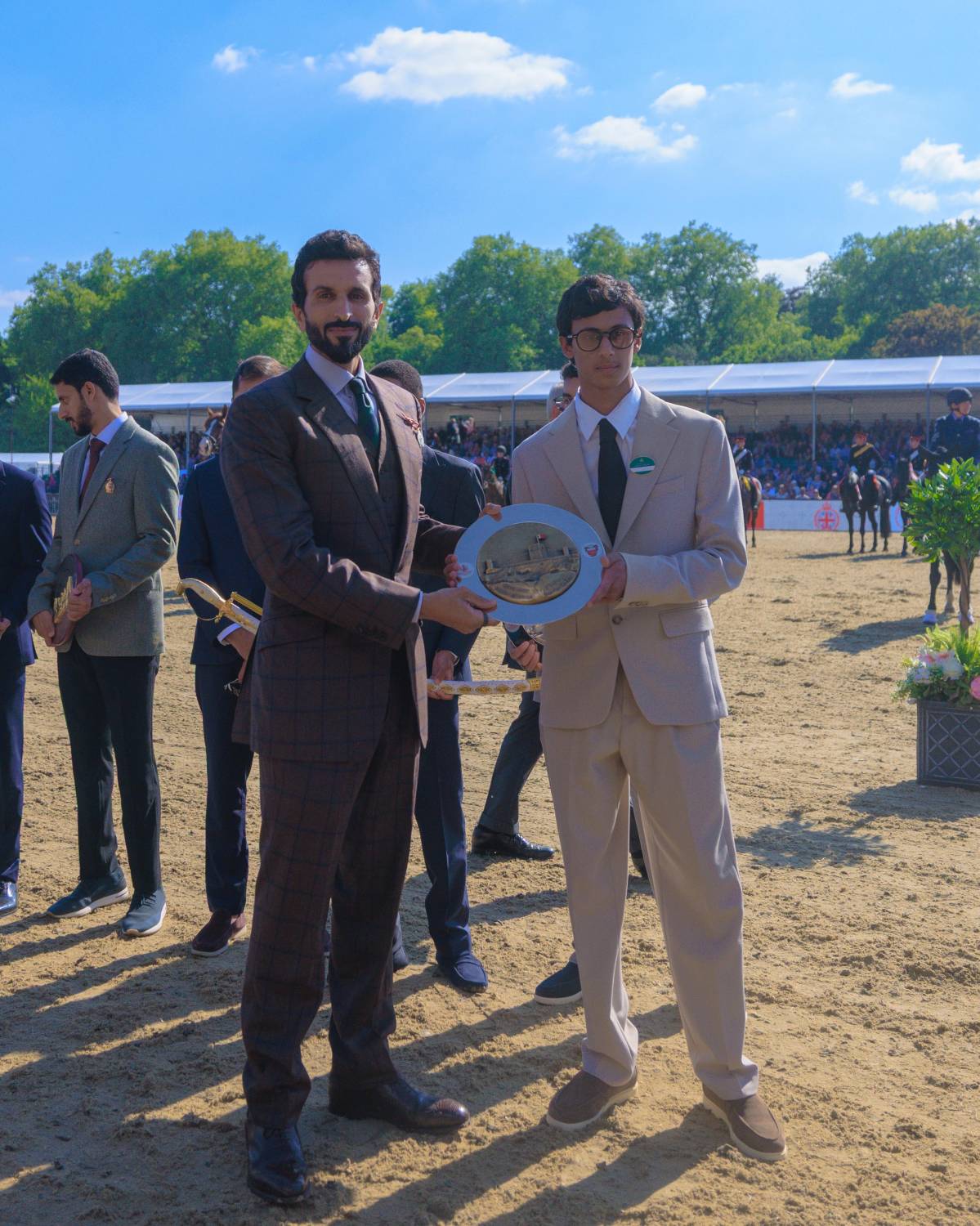 نيابة عن جلالة الملك المعظم.. ناصر بن حمد يشهد ختام مهرجان ويندسور الملكي للفروسية