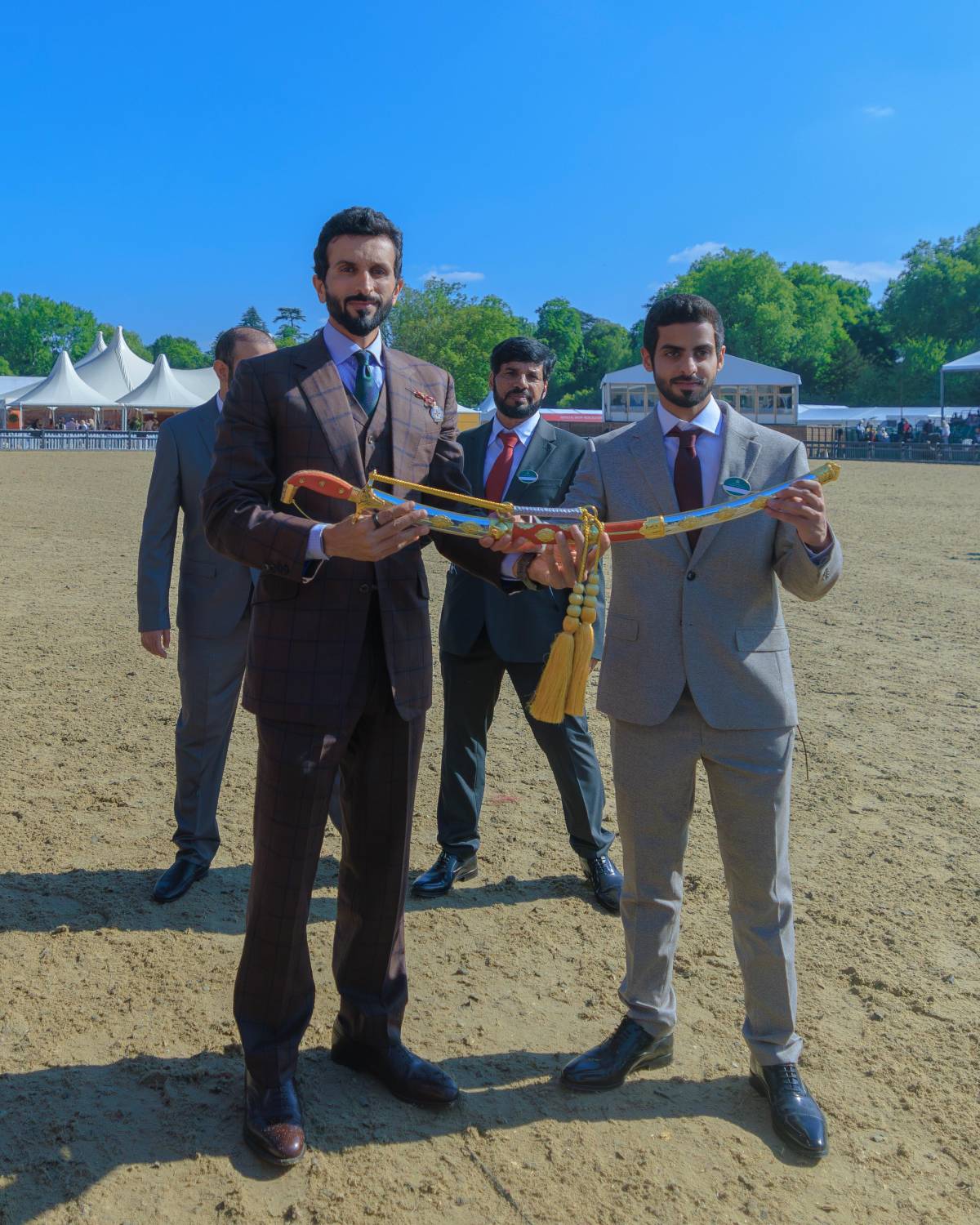 نيابة عن جلالة الملك المعظم.. ناصر بن حمد يشهد ختام مهرجان ويندسور الملكي للفروسية