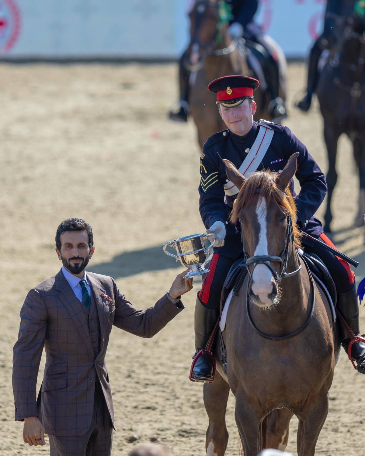 نيابة عن جلالة الملك المعظم.. ناصر بن حمد يشهد ختام مهرجان ويندسور الملكي للفروسية