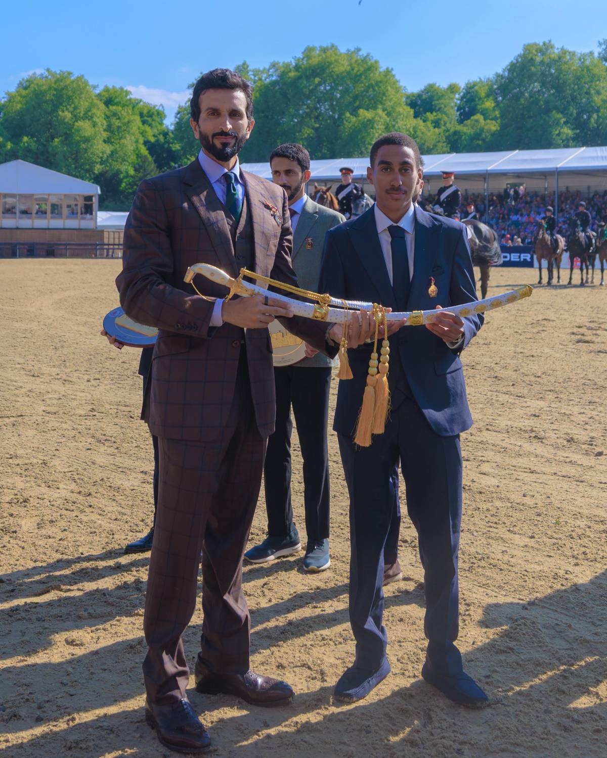 نيابة عن جلالة الملك المعظم.. ناصر بن حمد يشهد ختام مهرجان ويندسور الملكي للفروسية