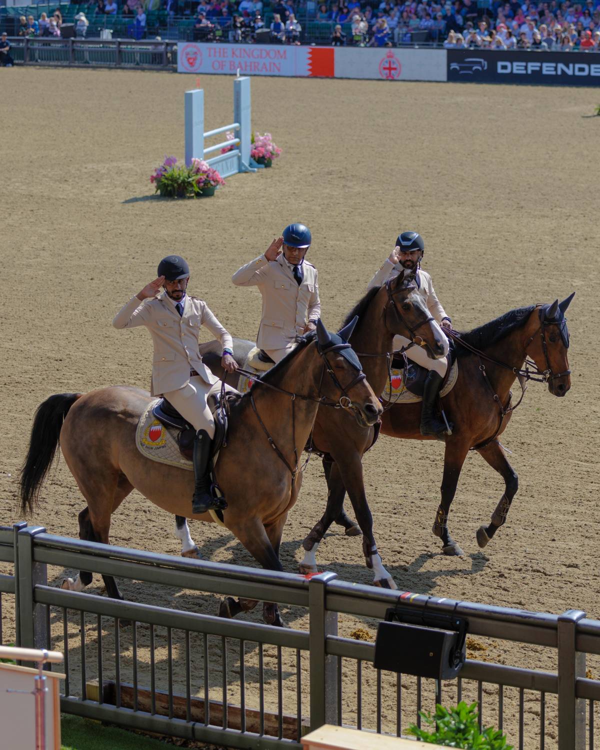 نيابة عن جلالة الملك المعظم.. ناصر بن حمد يشهد ختام مهرجان ويندسور الملكي للفروسية