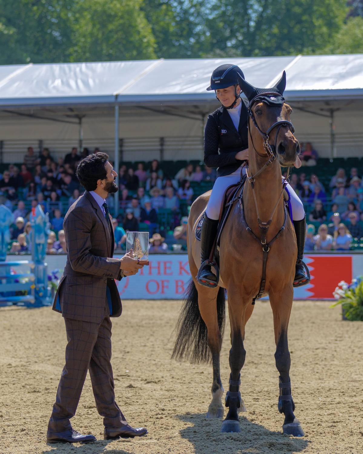 نيابة عن جلالة الملك المعظم.. ناصر بن حمد يشهد ختام مهرجان ويندسور الملكي للفروسية