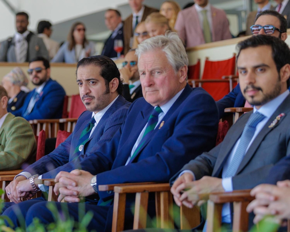 نيابة عن جلالة الملك المعظم.. ناصر بن حمد يشهد ختام مهرجان ويندسور الملكي للفروسية