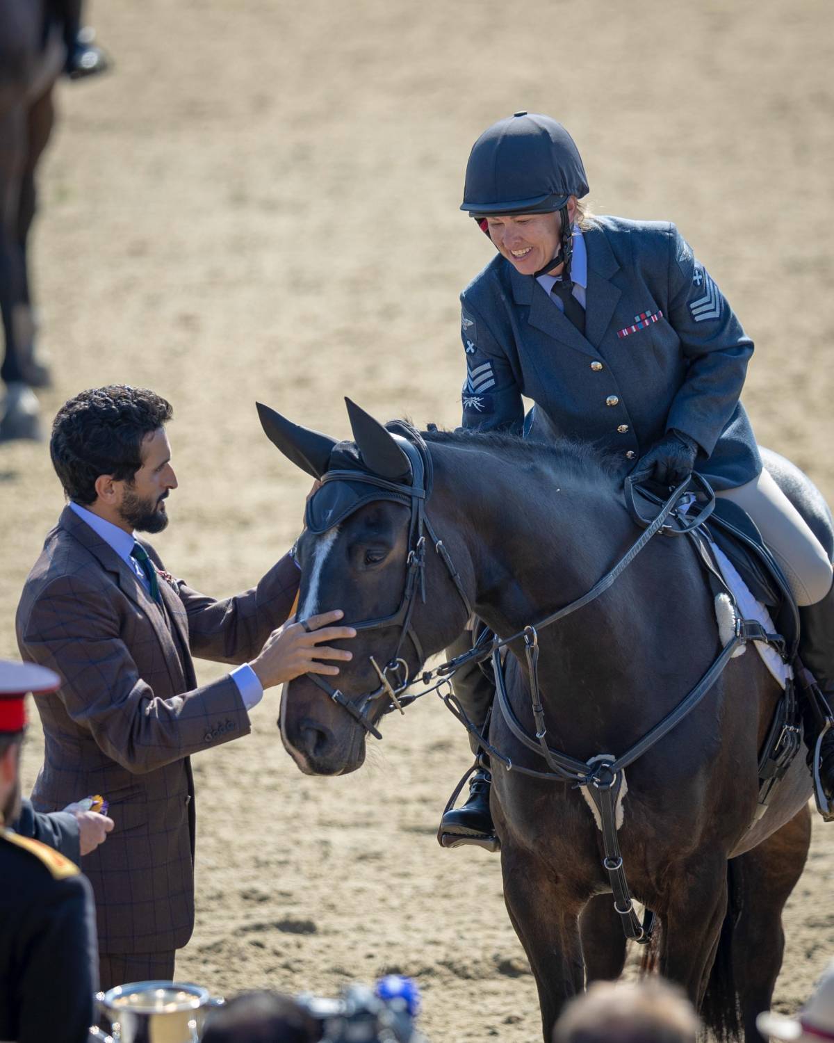 نيابة عن جلالة الملك المعظم.. ناصر بن حمد يشهد ختام مهرجان ويندسور الملكي للفروسية
